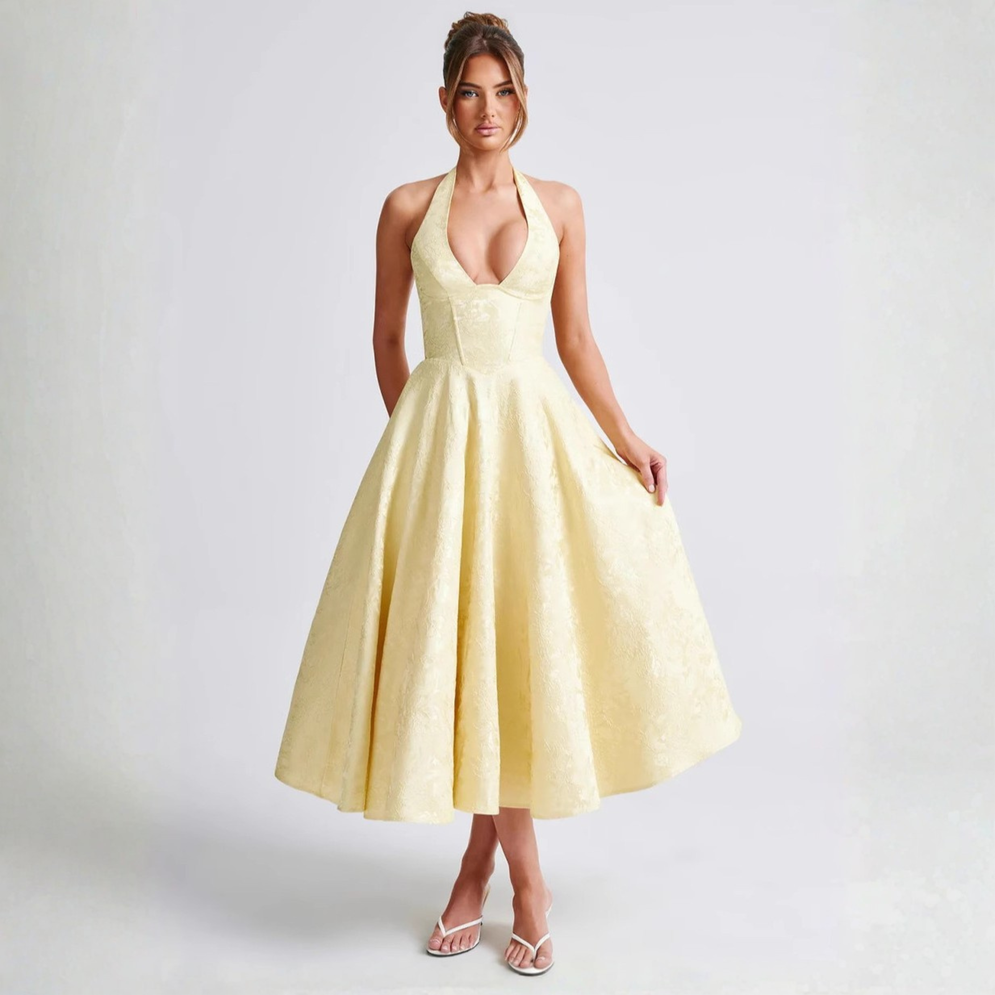 ZIORA™ - Robe longue chic coupe basse sans manches dos nu coupe trapèze à col montant