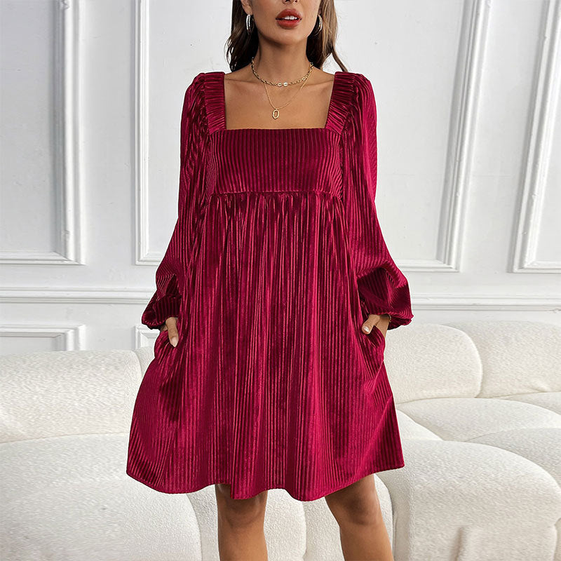 KEYZI™ - Robe courte confortable à manches évêque et encolure carrée